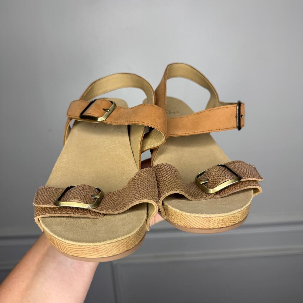 Dansko Trinity Tan Metallic Heeled Hook and Loop Sandal Womens 38 7.5-8 - Picture 2 of 8